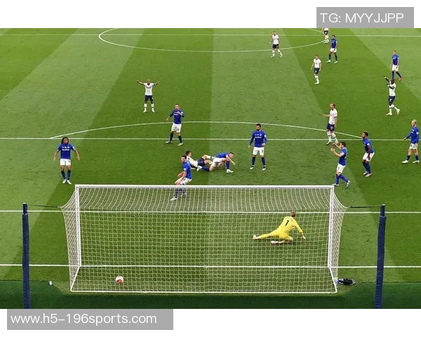 掌握足球过人技巧的全面教程助你轻松突破对手防线 掌握足球过人技巧的全面教程助你轻松突破对手防线